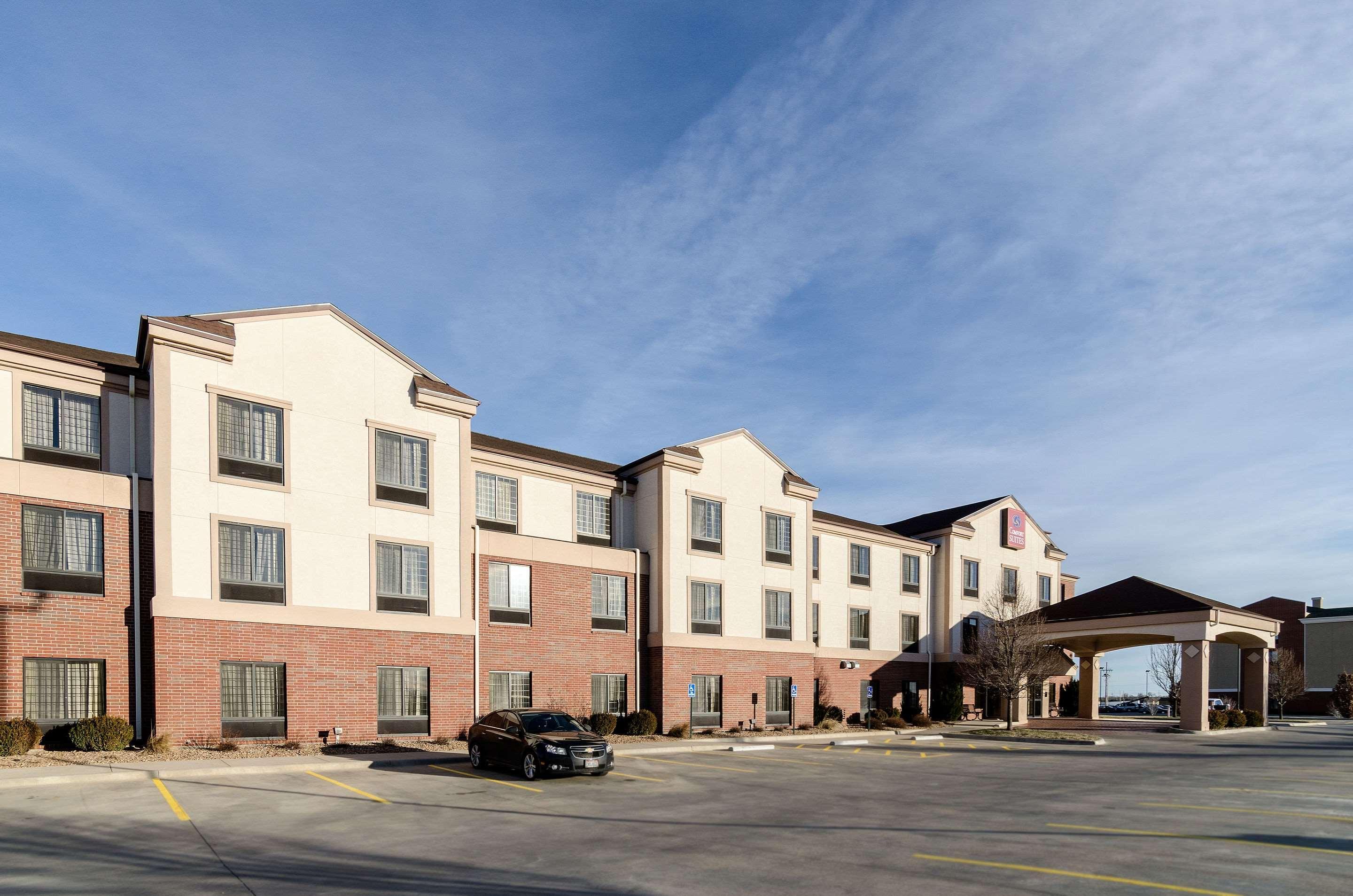 Hotel Baymont By Wyndham Pratt Exteriér fotografie