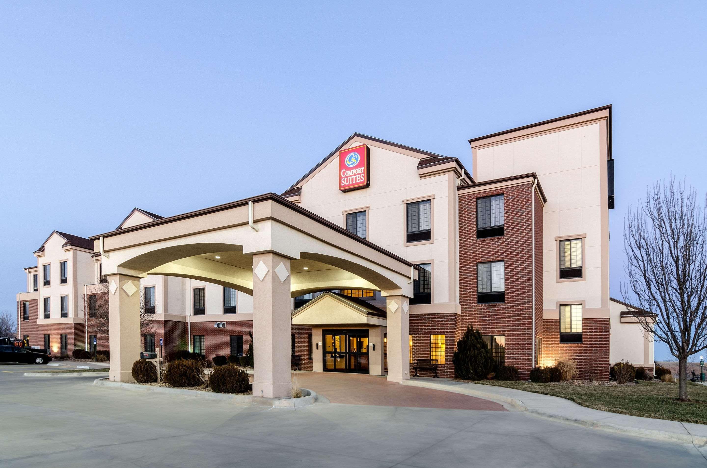 Hotel Baymont By Wyndham Pratt Exteriér fotografie