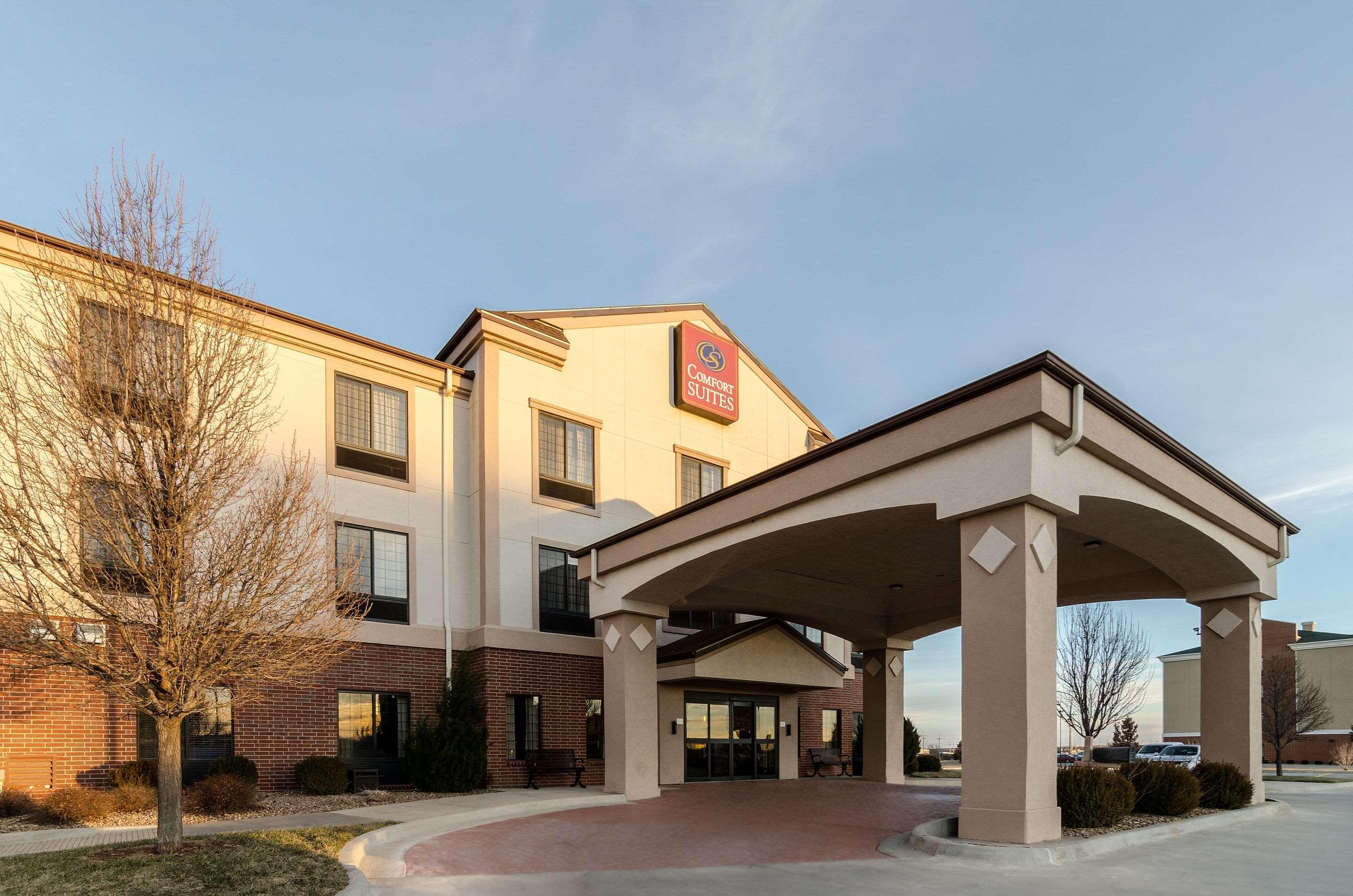 Hotel Baymont By Wyndham Pratt Exteriér fotografie
